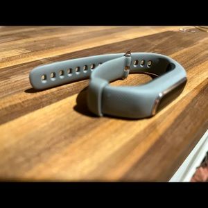 Garmin vívosmart 4, Activity and Fitness Tracker Rose Gold w/ Gray Band